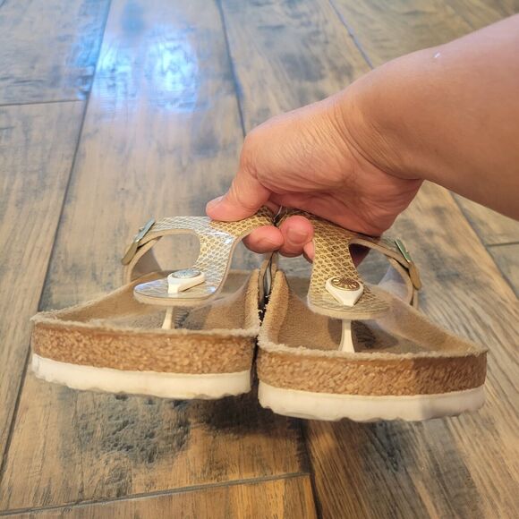 Birkenstock Gizeh Womens 36 US 5-5.5 Metallic ShimmeryGold T Strap Thong Sandals - Picture 6 of 9